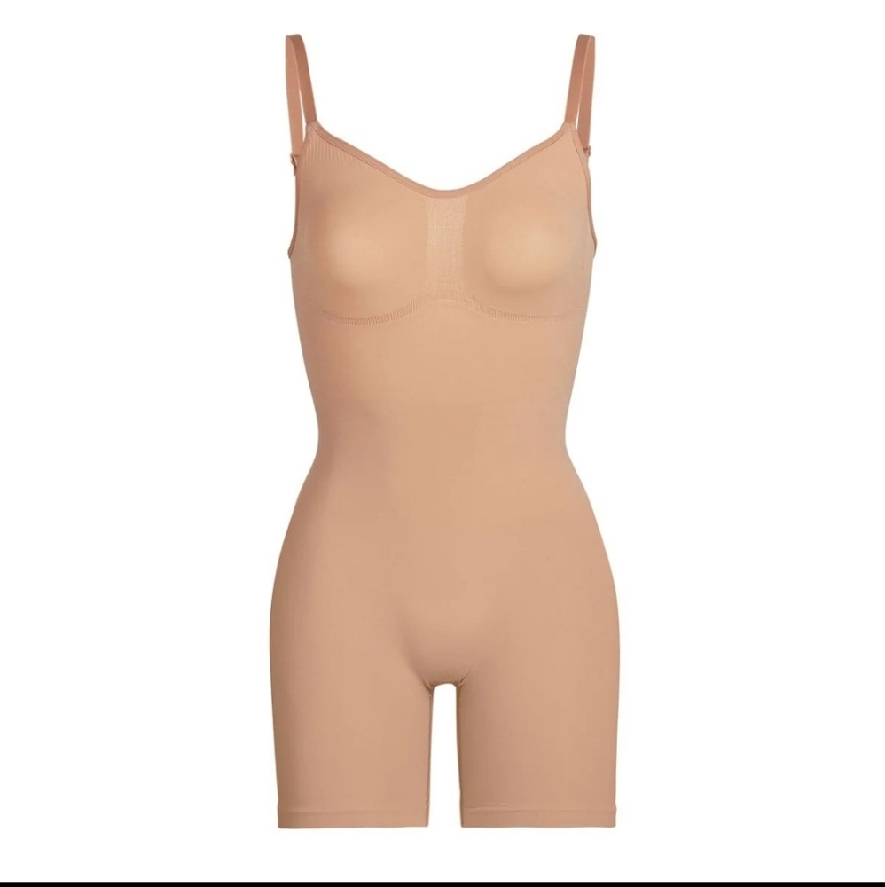 SKIMS Sculpting Mid Thigh - Ochre